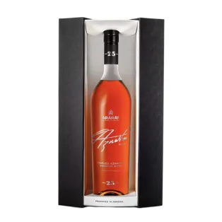 Բրենդի «Արարատ. Շառլ Ազնավուր» 25 տարեկան 750մլ